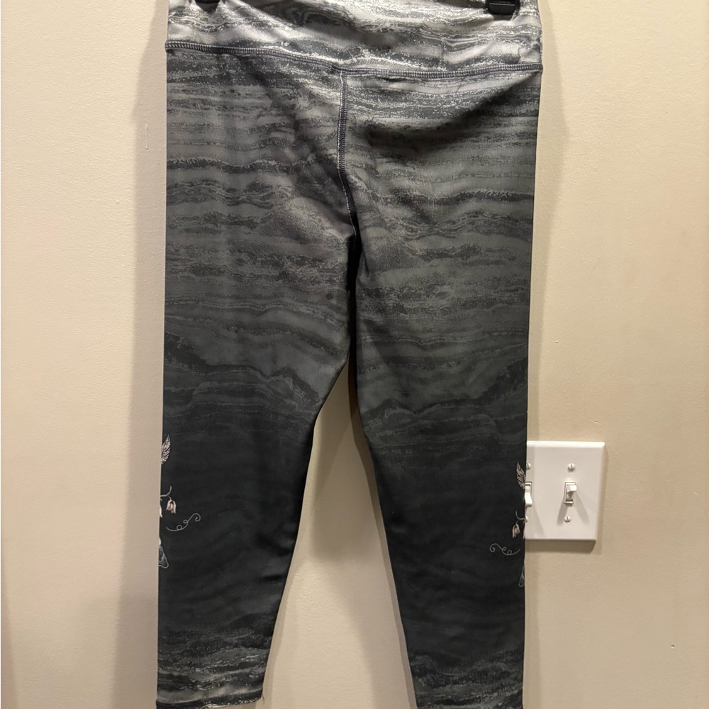 🔥 2/$10 3/12$ Evolution and Creation skull leggings Medium - Picture 4 of 4